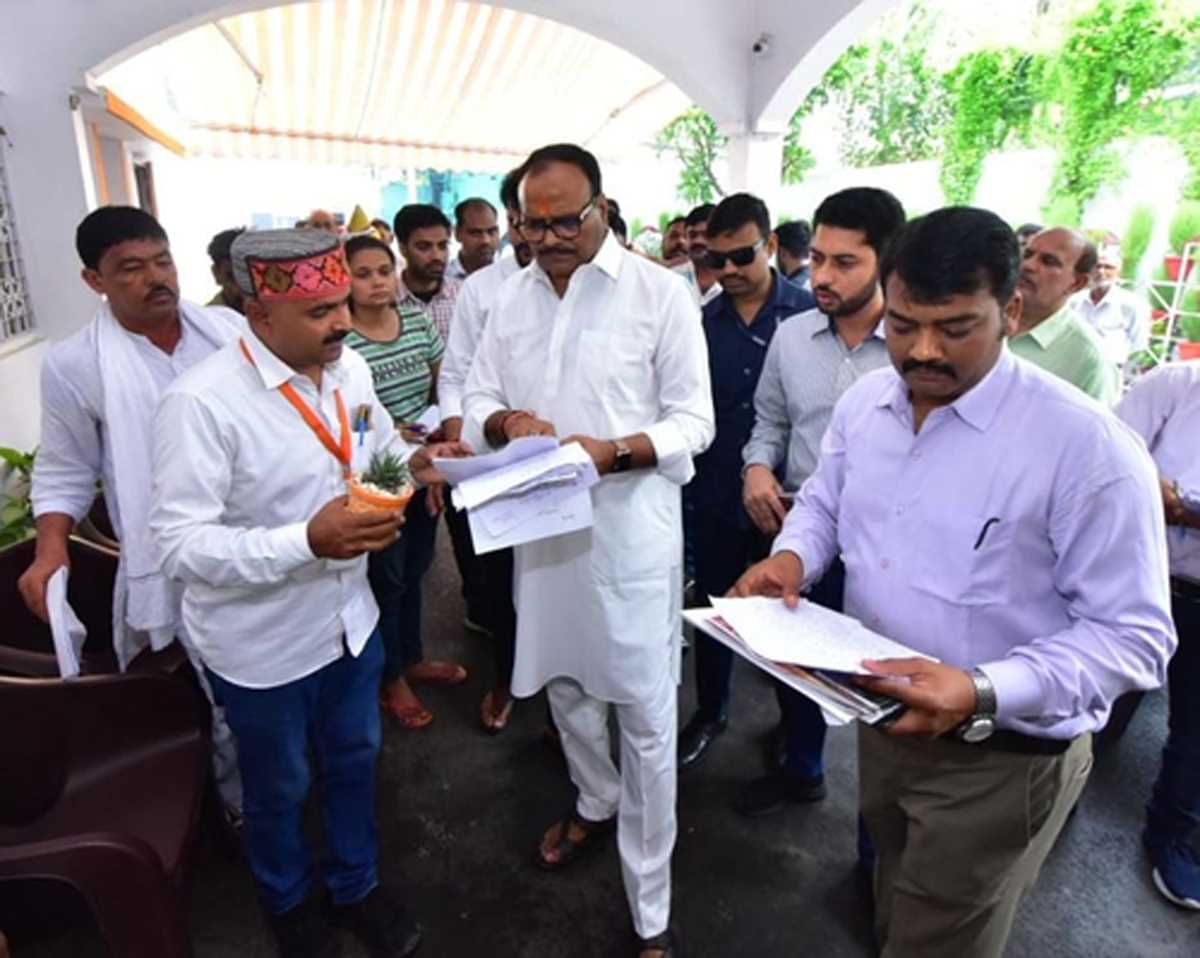 बगैर परीक्षण दूसरे अस्पताल को रेफर न करें मरीज : ब्रजेश पाठक